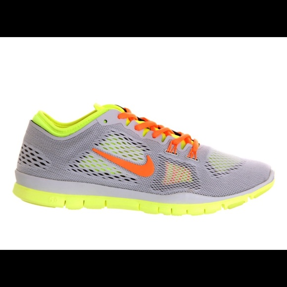 NIKE WOMEN’S FREE 5.0 TR FIT 4 RUNNING SHOES - Picture 13 of 13